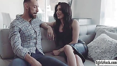 Transexual Ariel Demure Blowjobs Bigcock And Fantastic Anal Sex