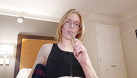 Hot amateur blonde is smoking a pipe and she is fucked
