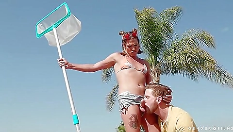 Blonde babe with a hot body gets her ass fucked in the pool