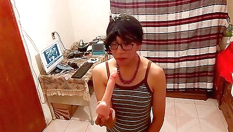 Latina dildo lover enjoys a dildo ride in amateur video